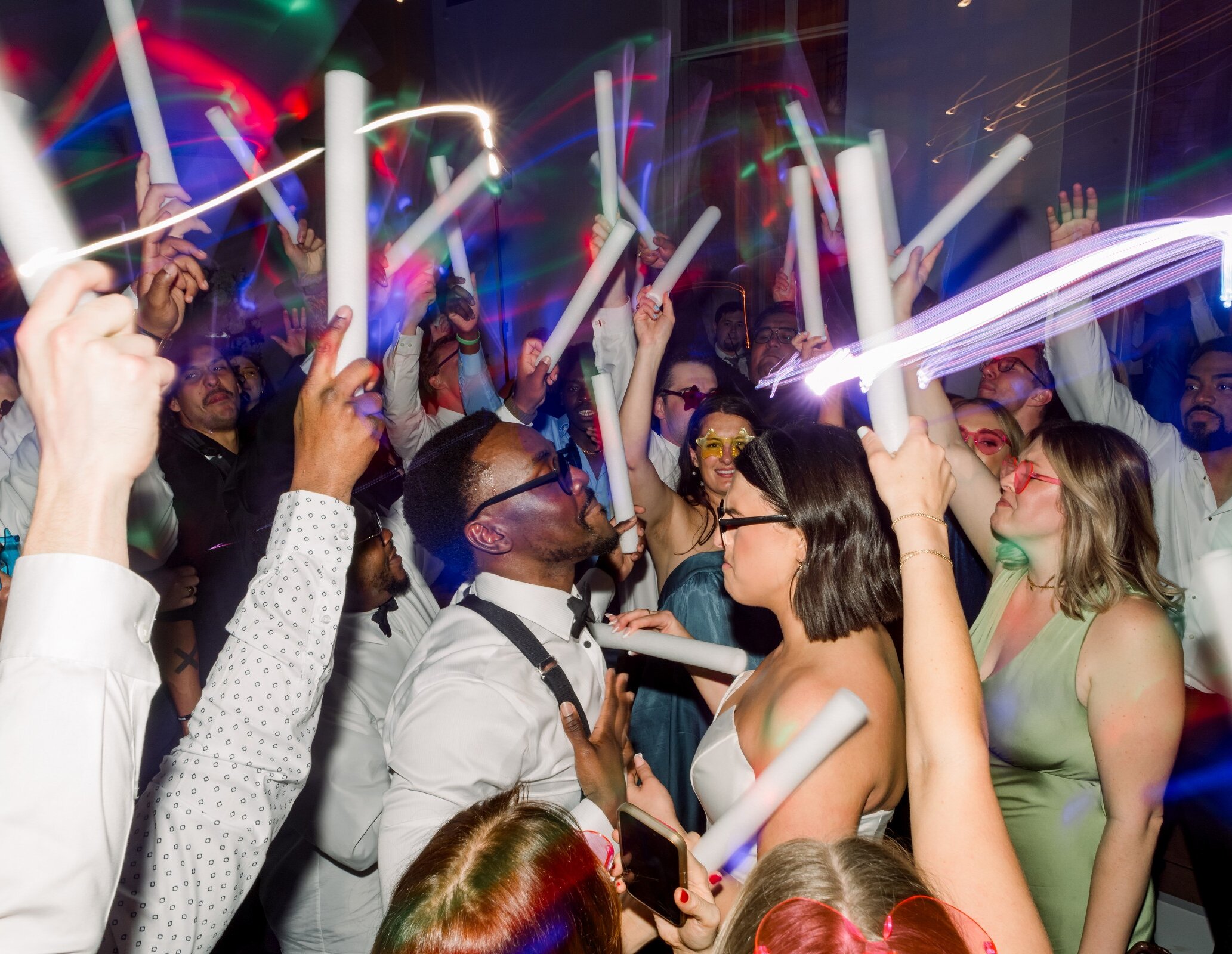 wedding-reception-dance-floor-party-glow-sticks-celebration