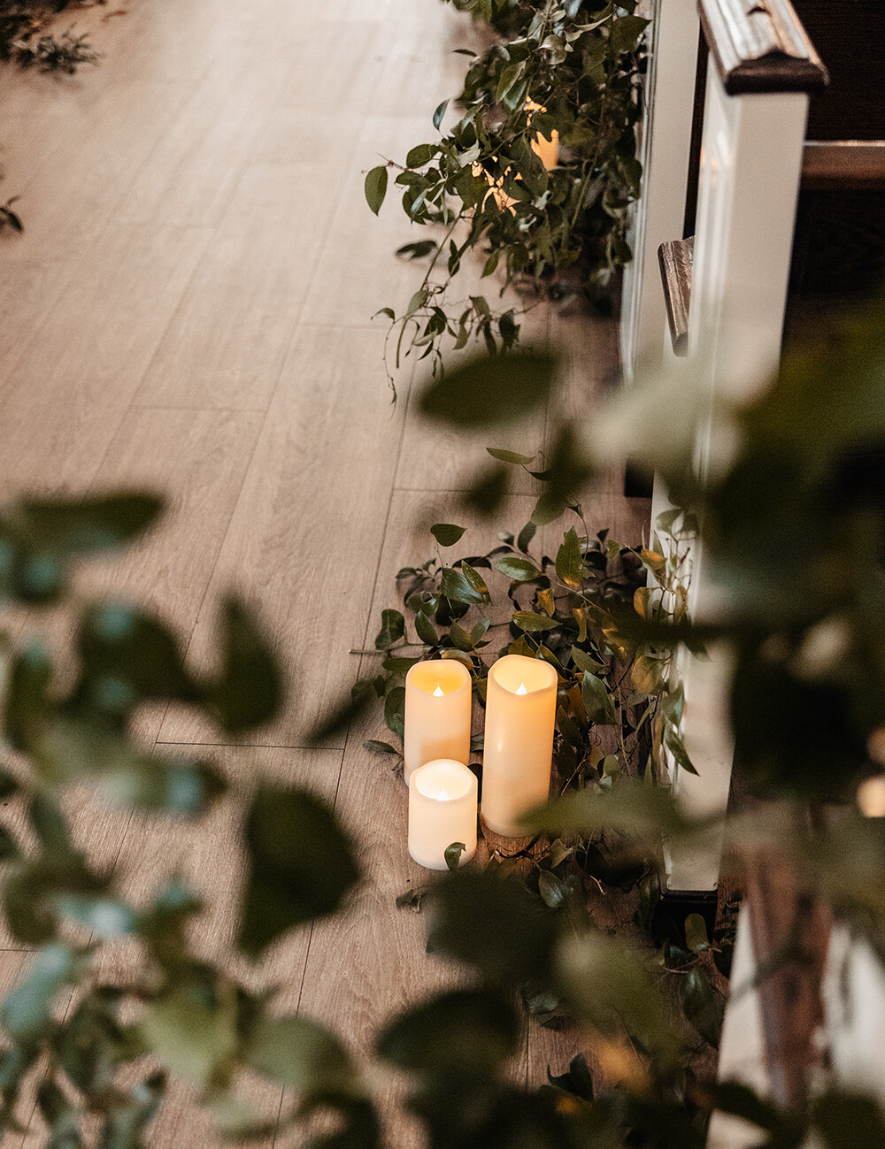 candles and greenery around ceremony flooring