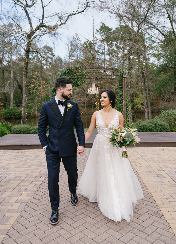 Bride Groom Hold Hands Outdoor Ceremony Setting Lakeview The Carriage House
